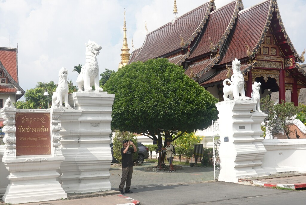 Entrance and viharn at Wat Chang Taem, Chiang Mai, Thailand