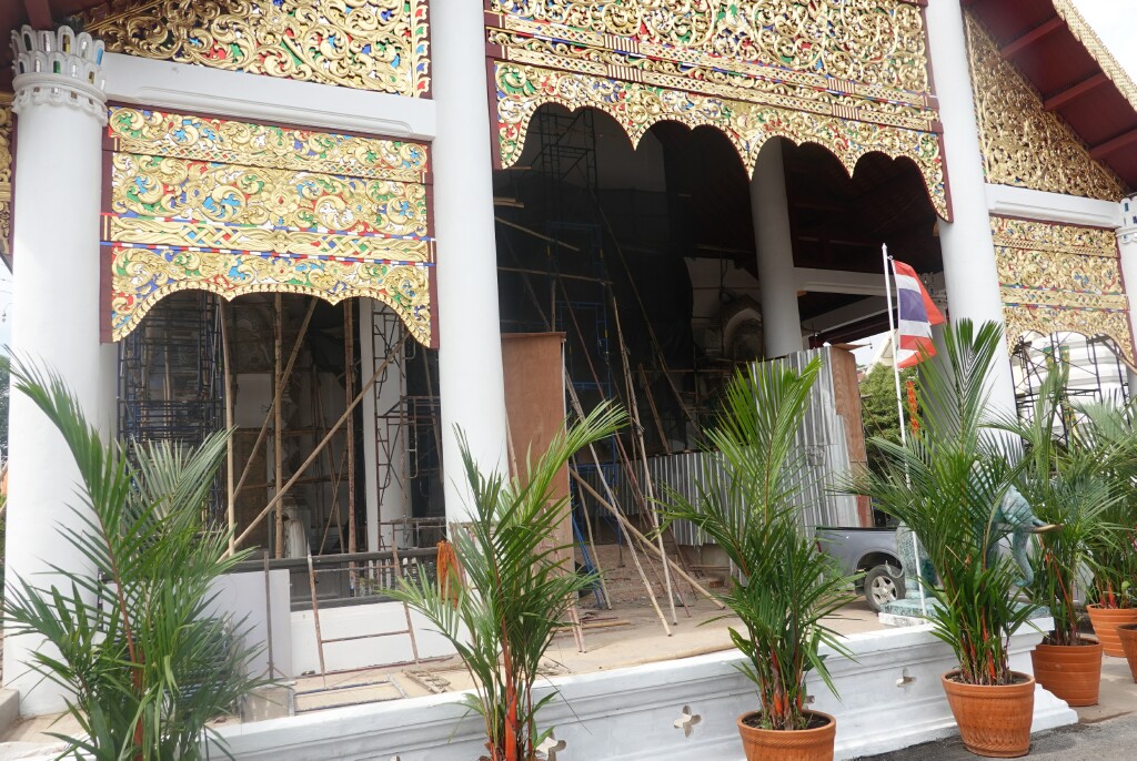 Construction at worship hall entrance, Wat Chedi Luang, Chiang Mai, Thailand
