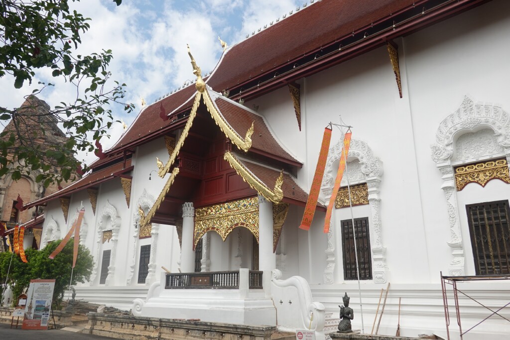 Freshly painted white side of worship hall, Wat Chedi Luang, Chiang Mai, Thailand