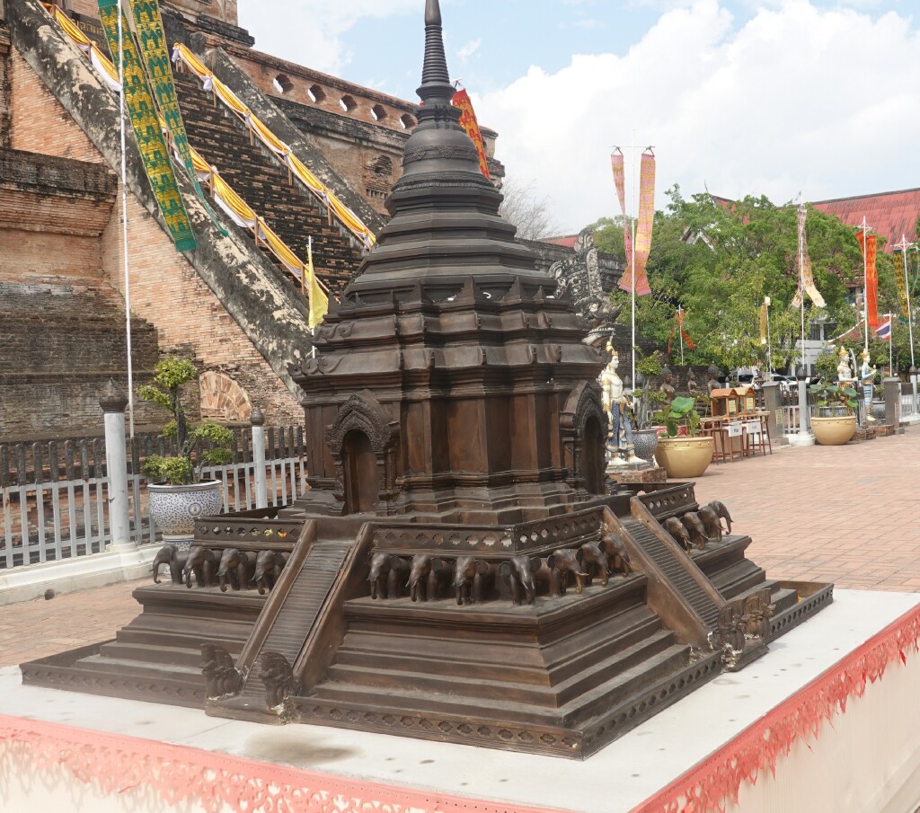 New bronze-colored model of the large chedi before the earthquake at Wat Chedi Luang, Chiang Mai, Thailand