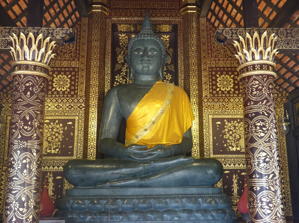 Dark jade-colored Phra Buddhamani-Srilanna Buddha image at Wat Chedi Luang, Chiang Mai, Thailand